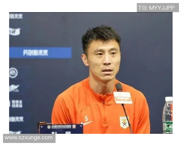 中国足球明星化身老人挑战自我引发热议展现不一样的运动魅力